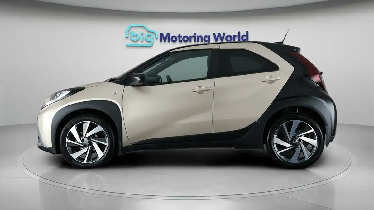 2022-toyota-aygo-x-10-vvt-i-edge-big-3