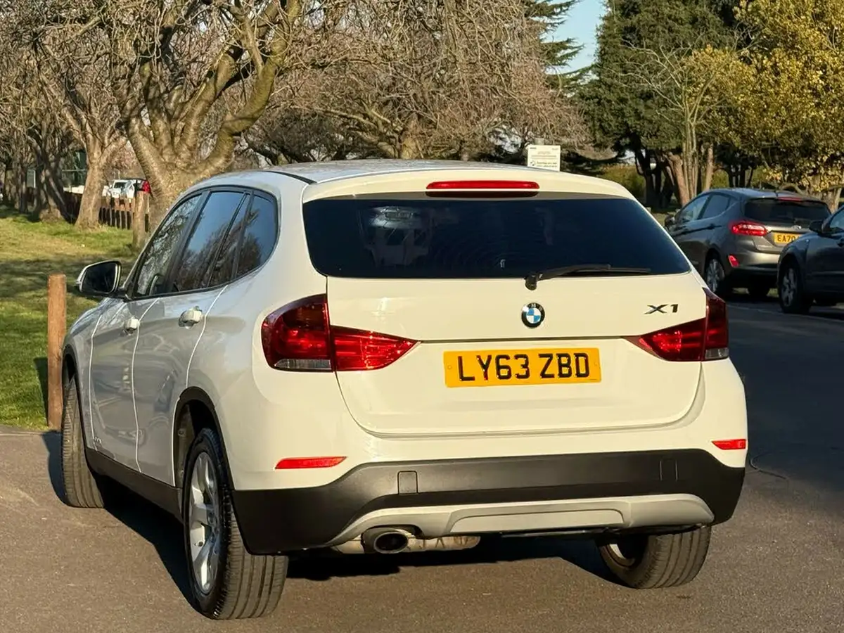 2013-bmw-x1-big-23