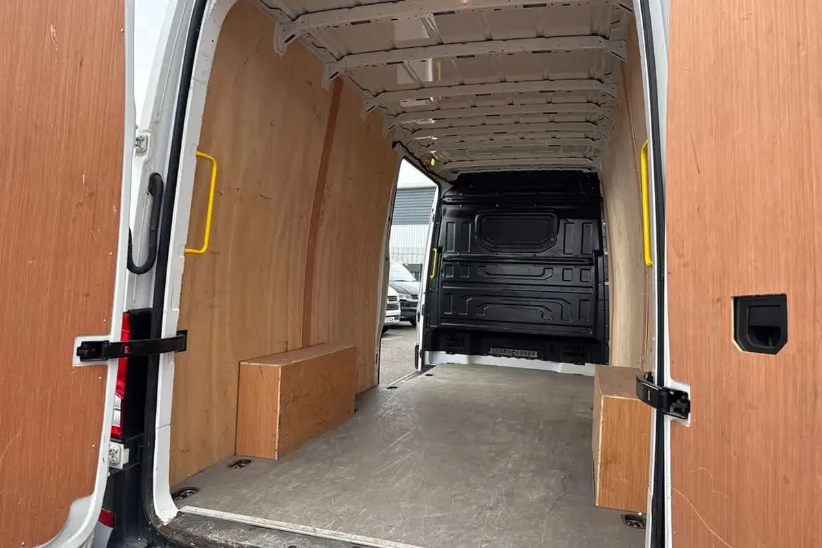 2024-volkswagen-crafter-big-27