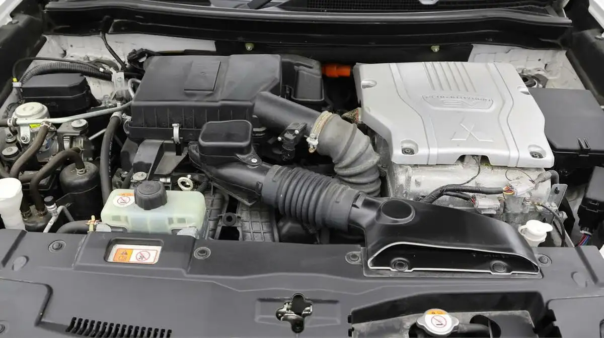 2017-mitsubishi-outlander-20-4h-phev-big-19
