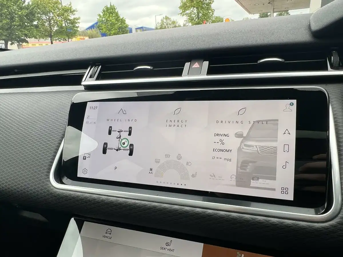 2022-land-rover-range-rover-velar-20-d200-velar-big-53