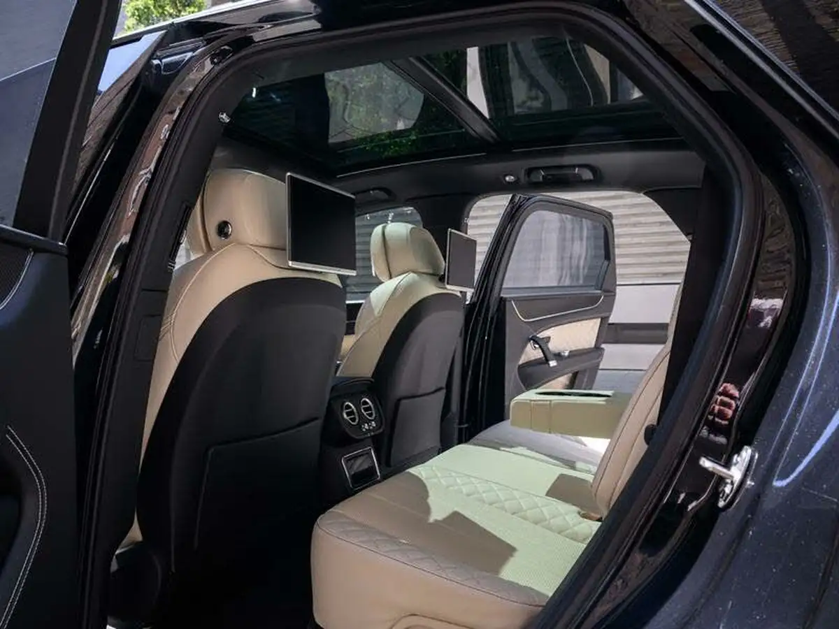 2016-bentley-bentayga-60-w12-big-35