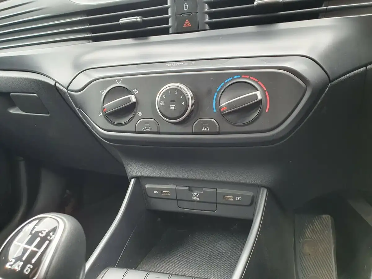 2022-hyundai-i20-10-t-gdi-se-connect-eclutch-imt-big-17