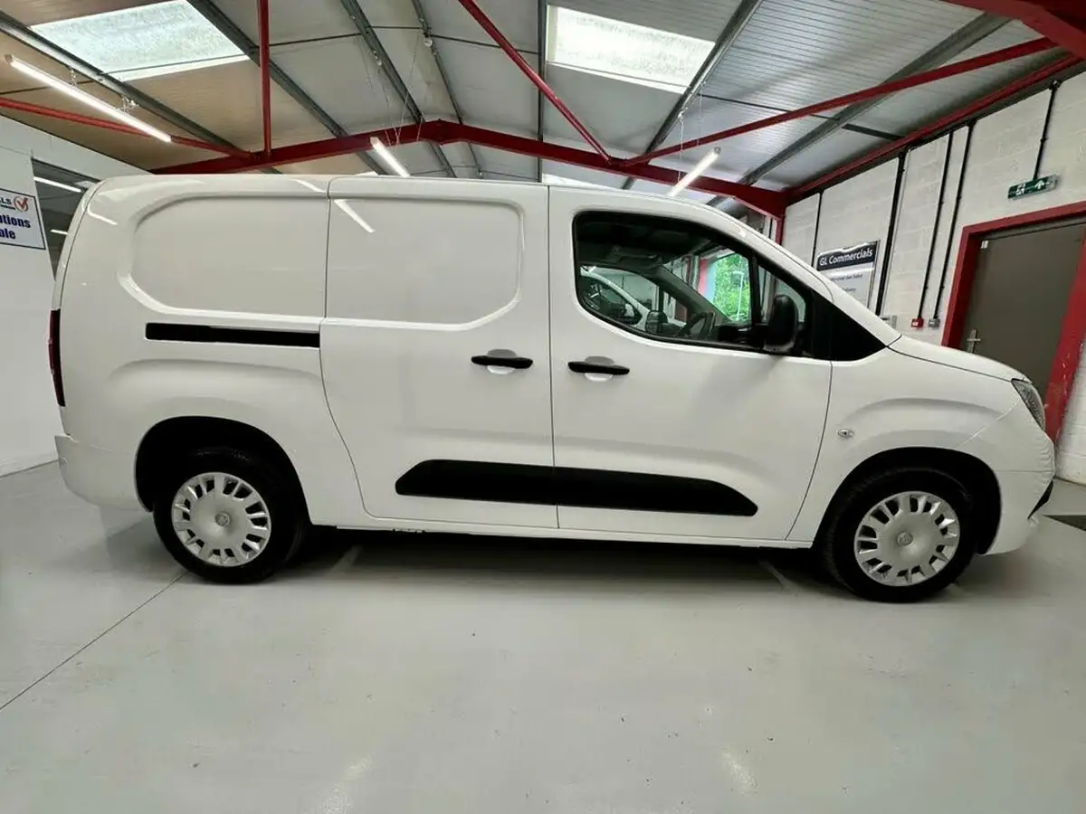 2022-vauxhall-combo-15cdti-sportive-2300-100pseu6dt-l2h1-big-2