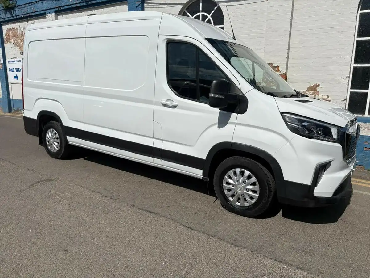 2022-maxus-e-deliver-9-e-lh-515kwh-big-6