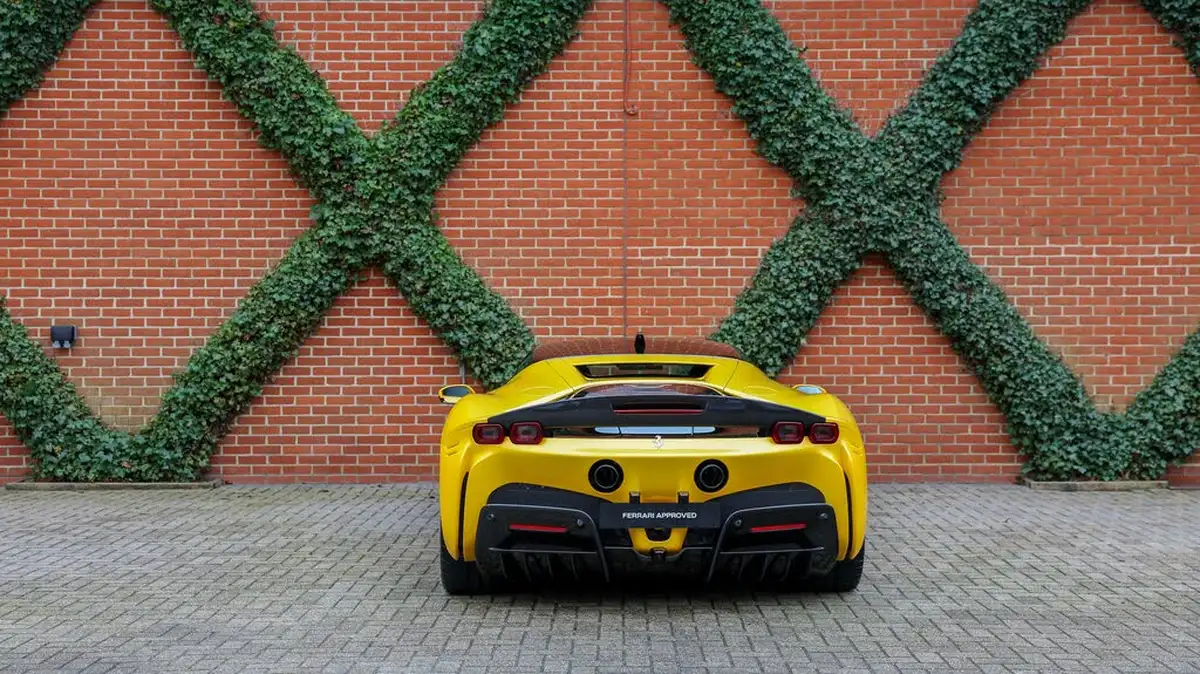 2021-ferrari-sf90-stradale-big-7