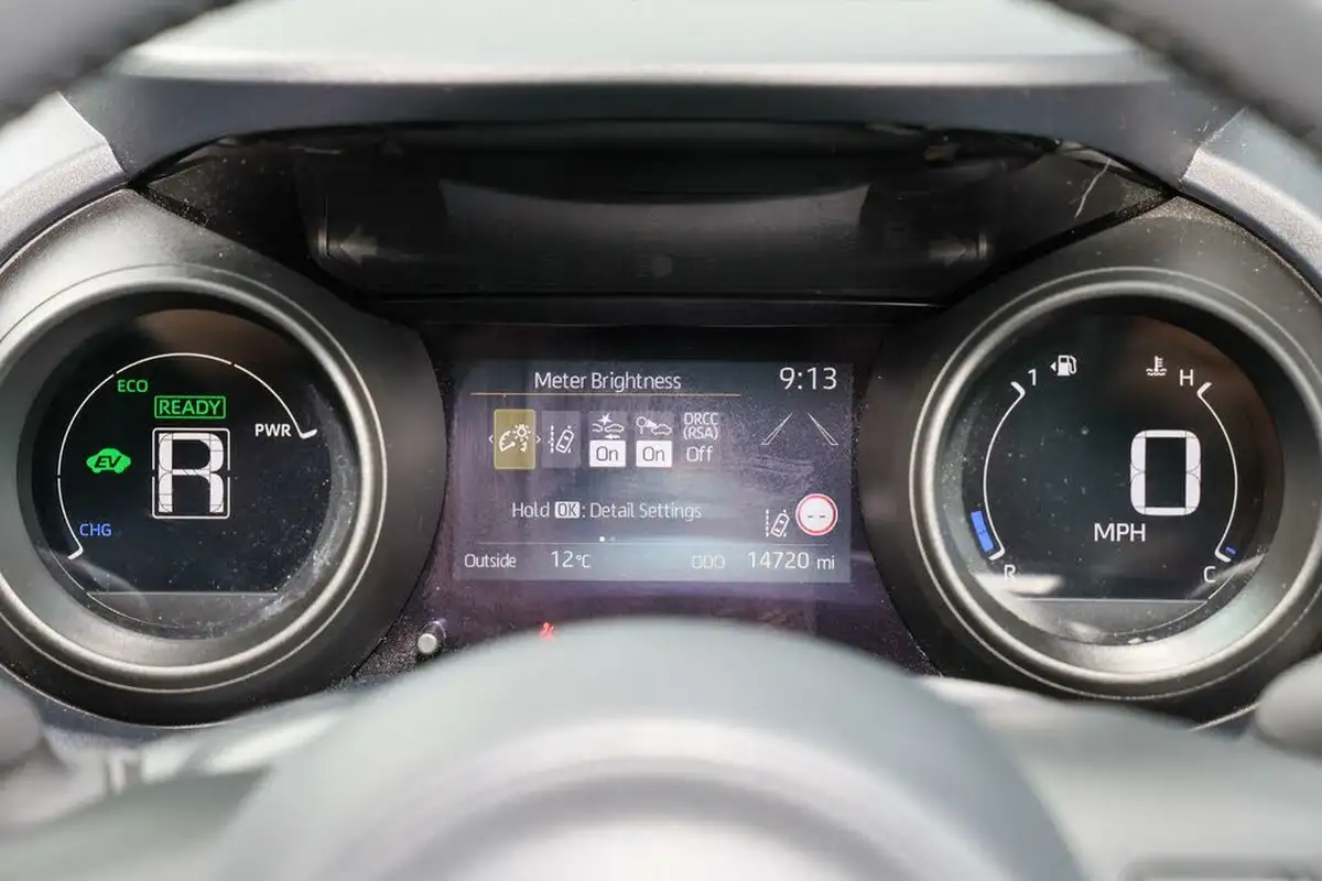 2022-toyota-yaris-15-vvt-i-design-big-8