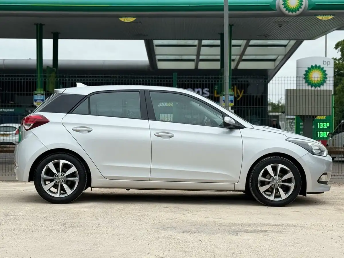 2016-hyundai-i20-12-blue-drive-se-hatchback-5d-big-17
