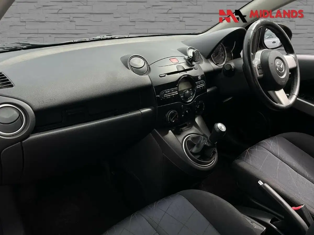 2011-mazda-mazda2-13-tamura-5d-big-7