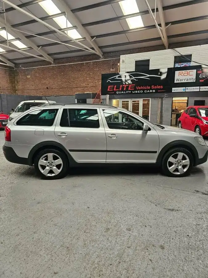 2013-skoda-octavia-20td-scout-cr-140bhp-big-10