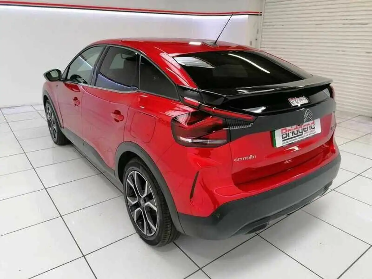 2022-citroen-c4-e-shine-big-3