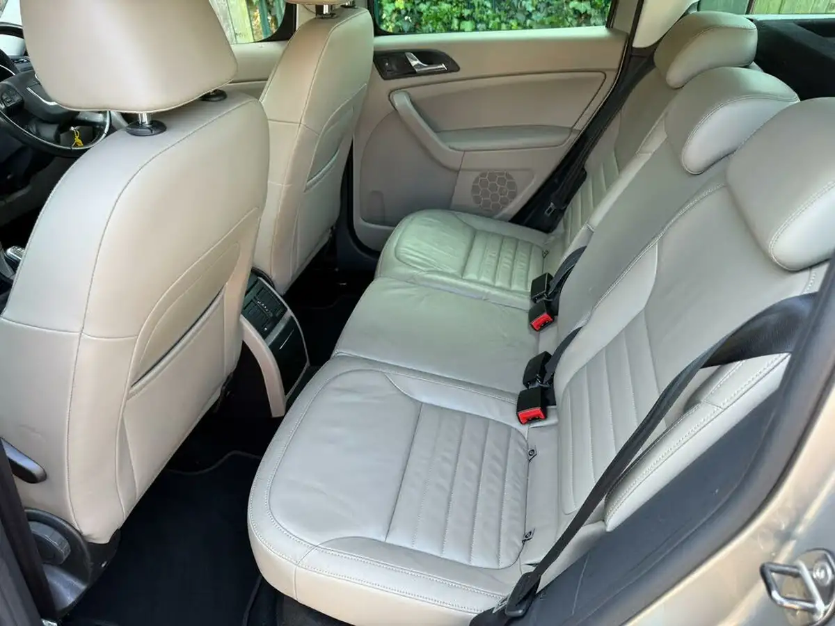 2010-skoda-yeti-20td-elegance-172ps-4x4-big-10