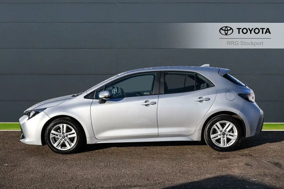2022-toyota-corolla-18-vvt-i-icon-120bhp-trk-hatchback-5d-big-16