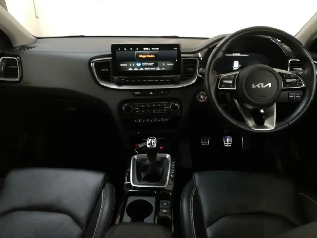 2022-kia-xceed-15-t-gdi-4-big-2