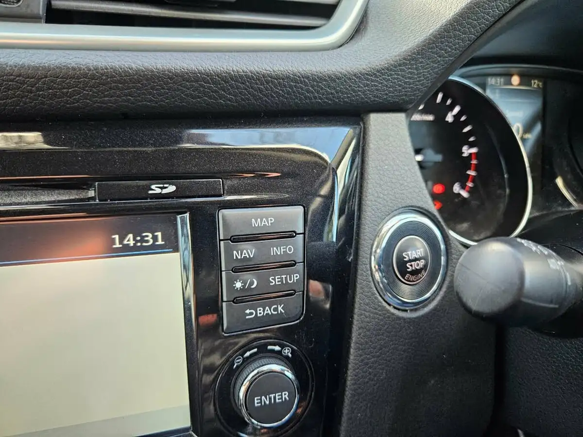 2017-nissan-qashqai-15dci-tekna-big-46