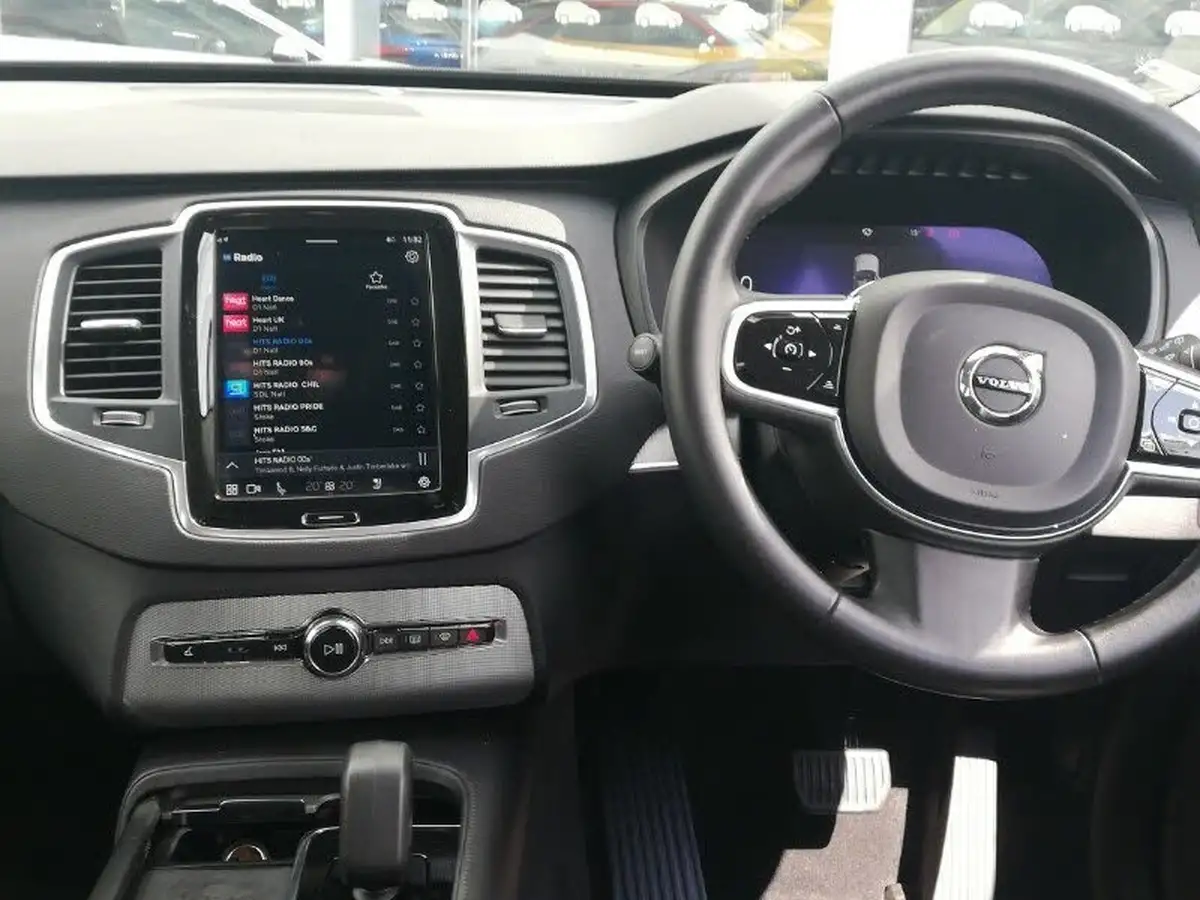 2022-volvo-xc90-20-b5-core-big-6