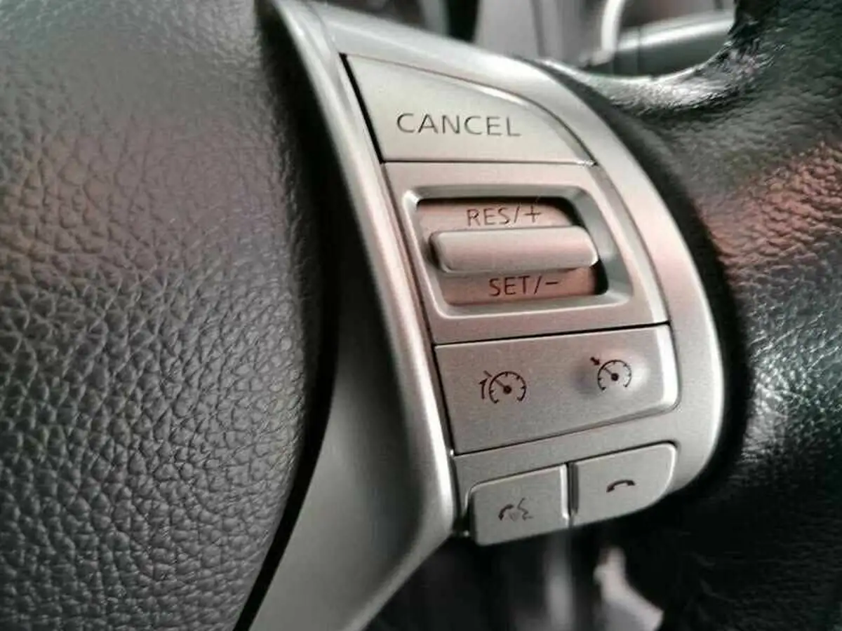 2019-nissan-navara-23dci-off-roader-at32-auto-big-21