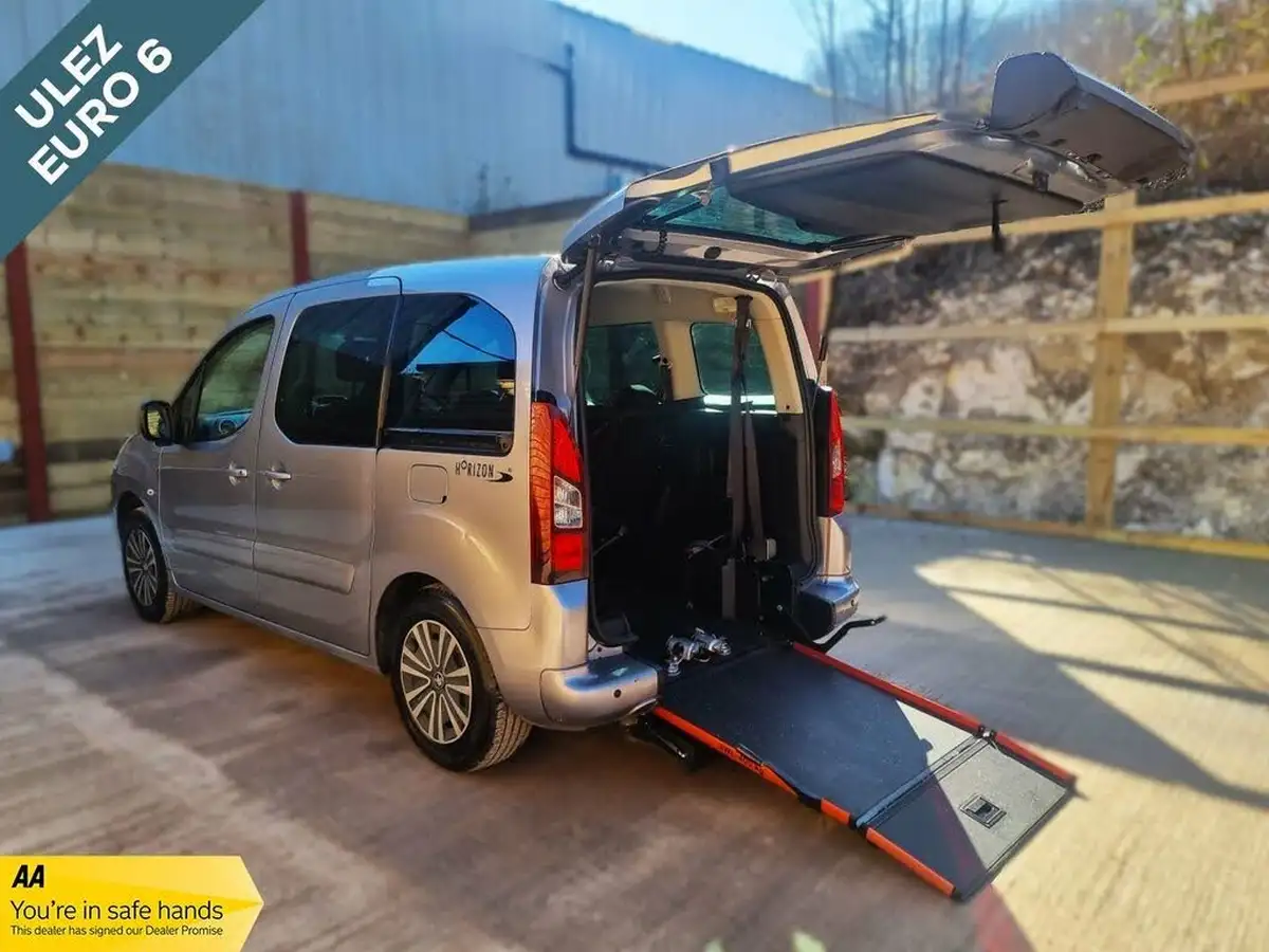 2018-peugeot-partner-big-0