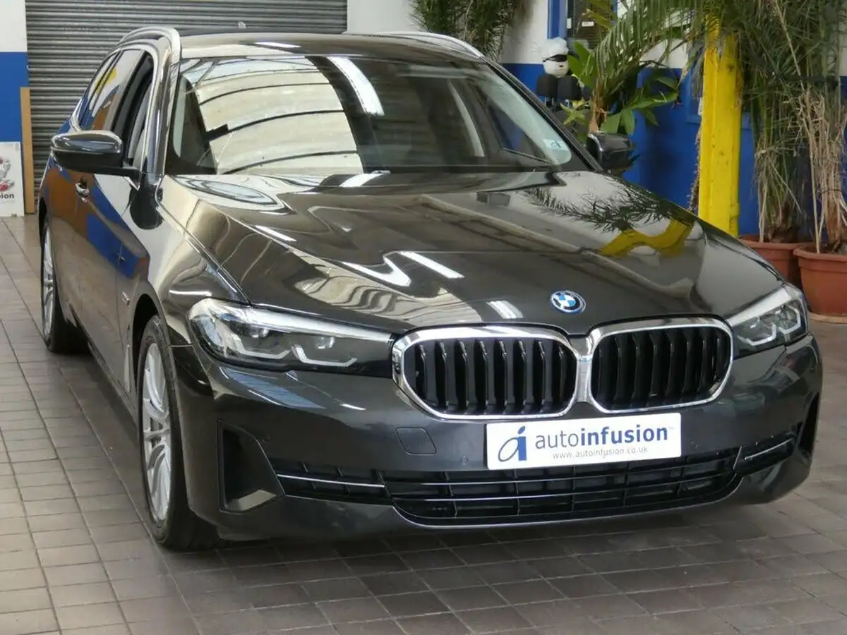 2022-bmw-5-series-20-530e-se-touring-5d-big-36