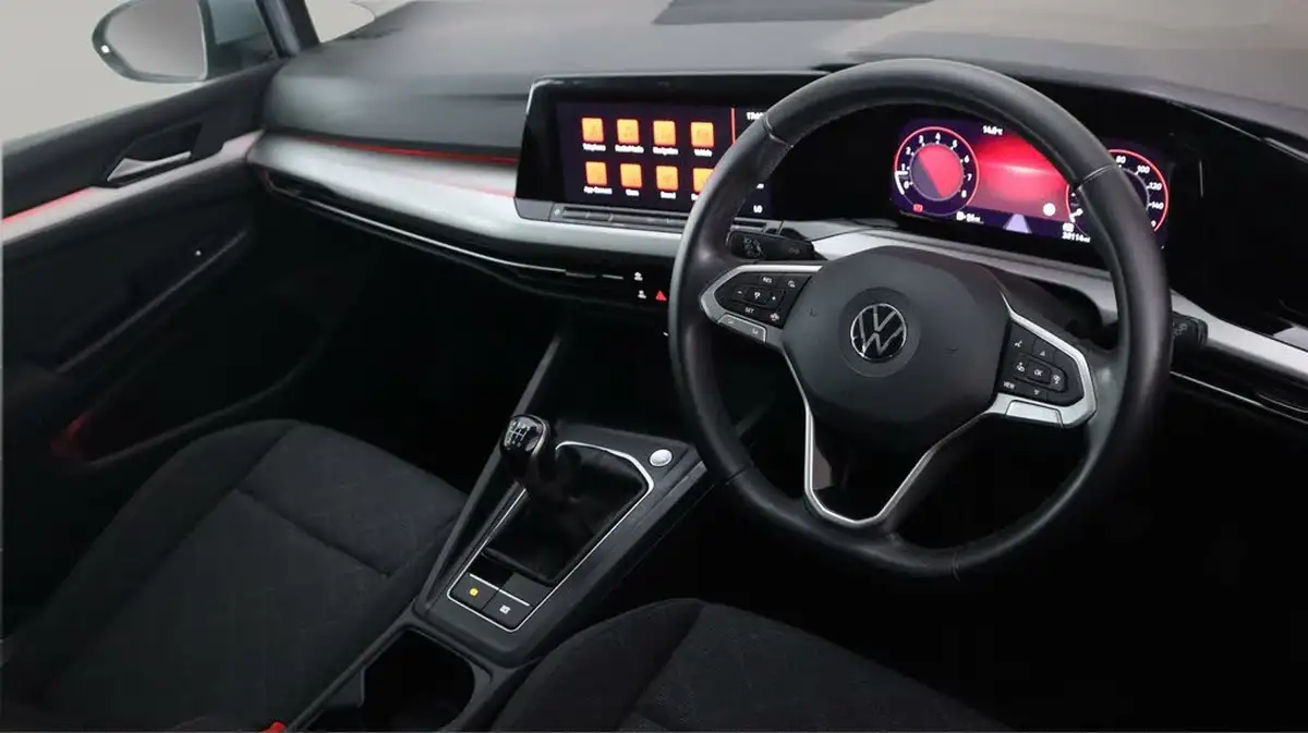 2021-volkswagen-golf-15-tsi-life-150ps-hatchback-big-9