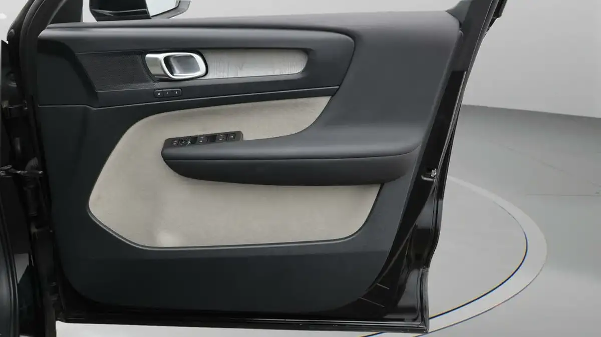 2020-volvo-xc40-15-t3-inscription-big-14