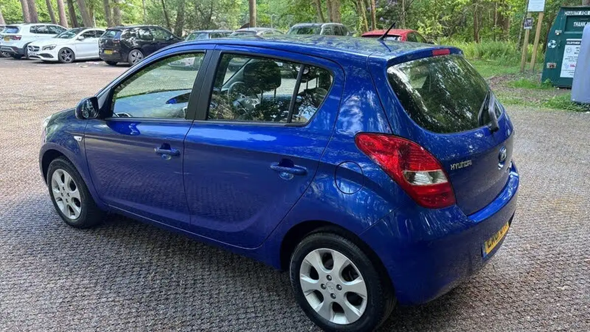 2011-hyundai-i20-14td-comfort-5d-big-9