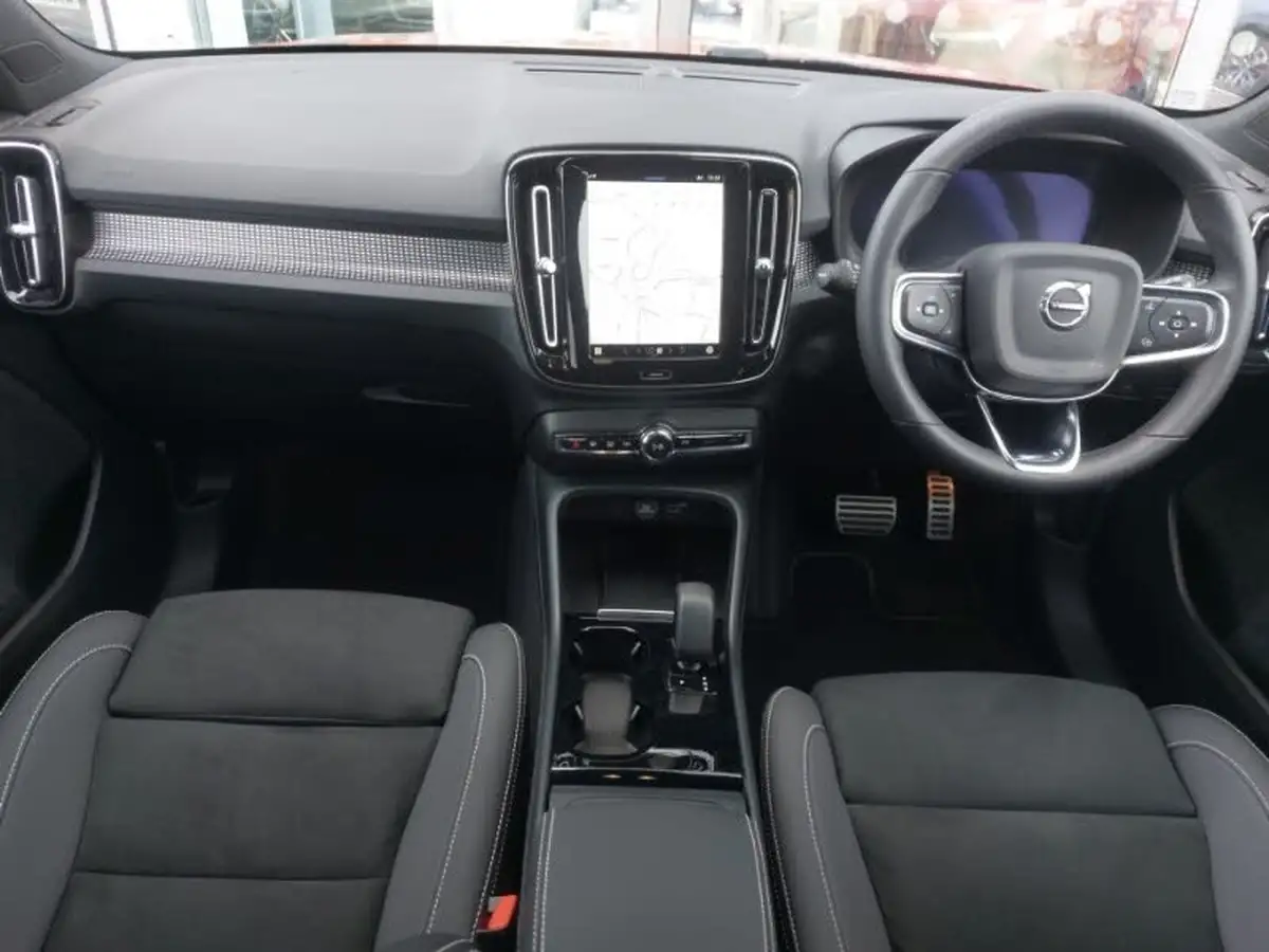 2022-volvo-xc40-e-recharge-plus-228bhp-big-2
