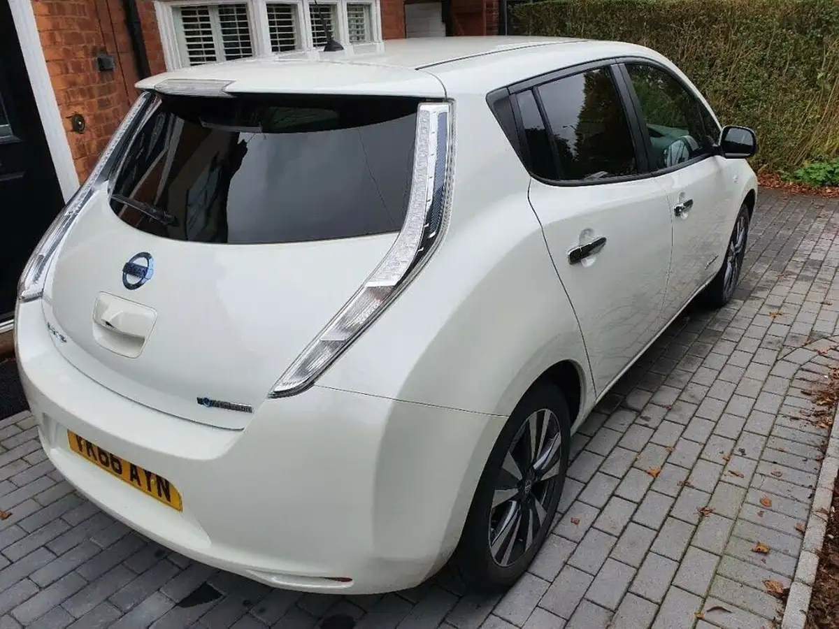 2016-nissan-leaf-e-tekna-30kwh-big-4