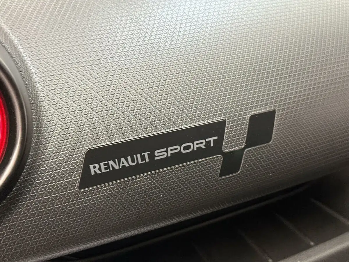 2018-renault-clio-16-turbo-renaultsport-nav-220-trophy-big-30