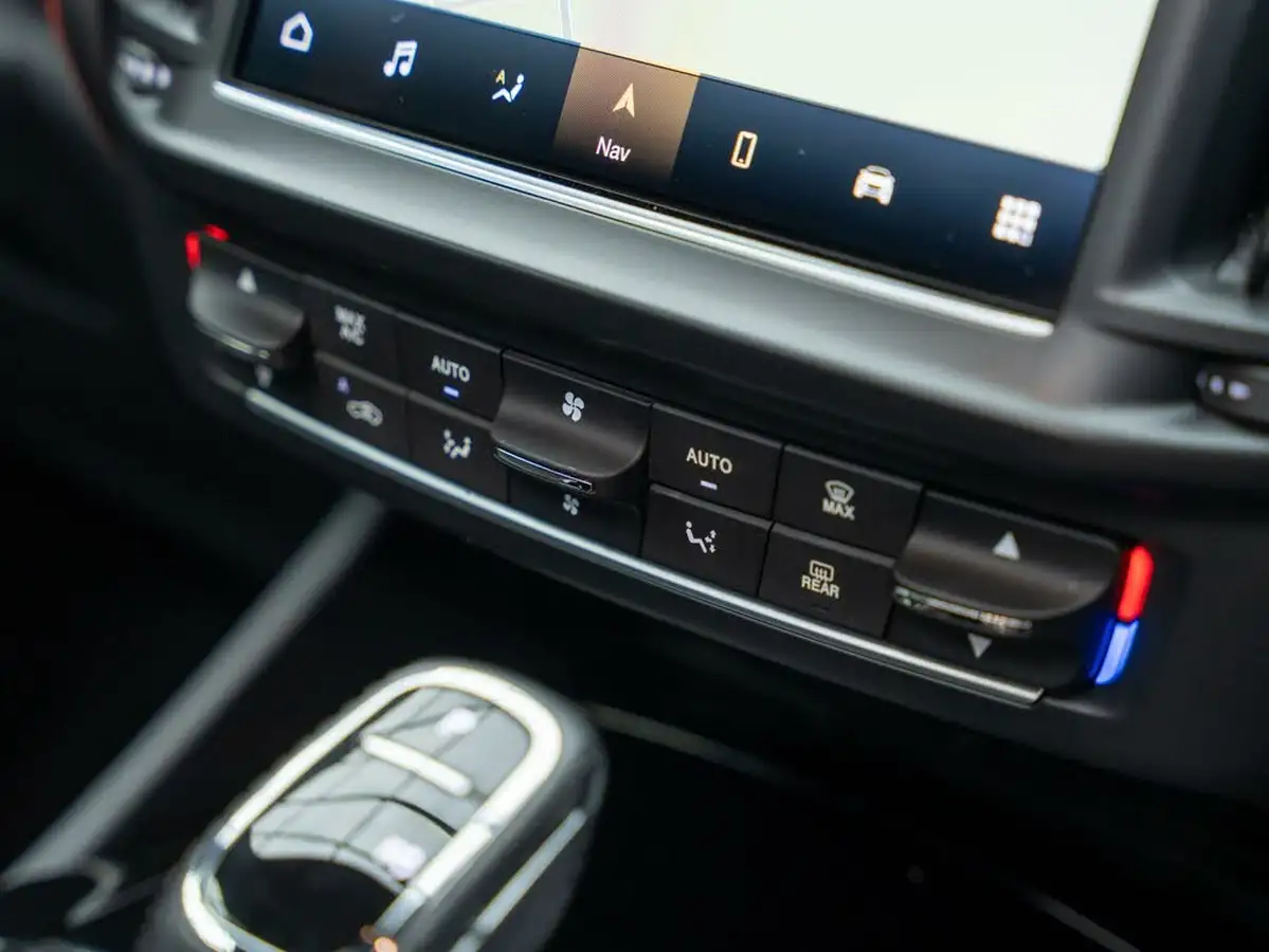 2020-maserati-levante-30-gransport-big-25