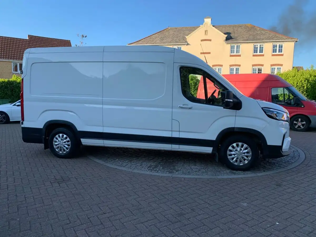 2022-maxus-e-deliver-9-e-lh-515kwh-big-22