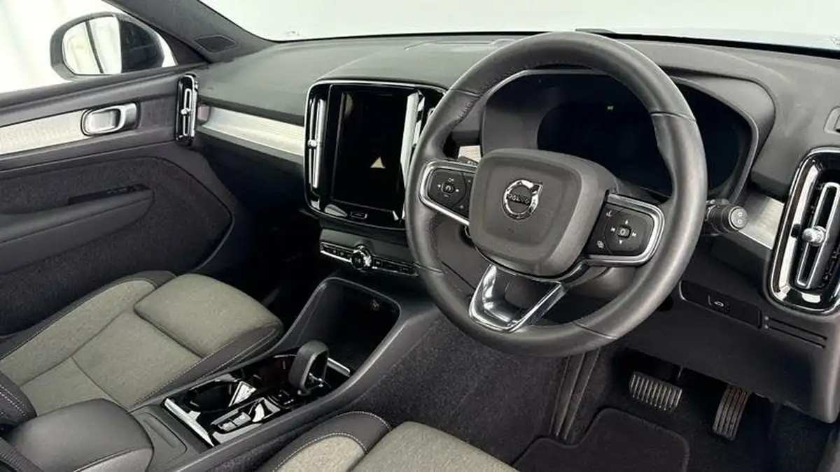 2022-volvo-xc40-20-b4-plus-awd-big-5