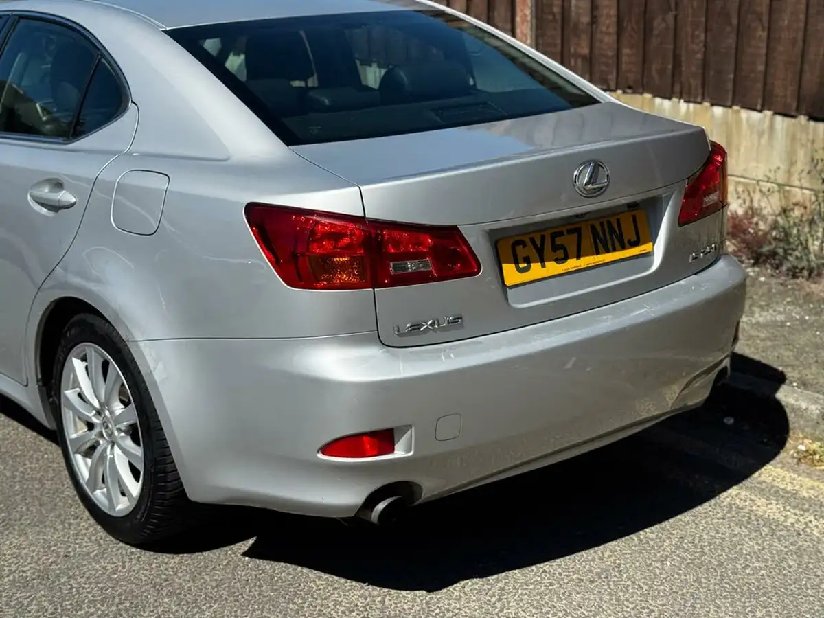 2007-lexus-is-250-25-se-auto-big-32
