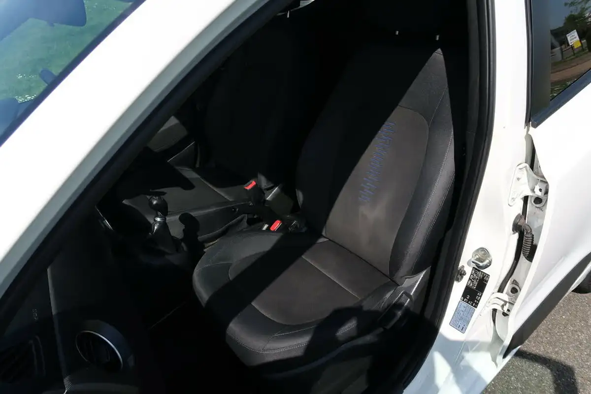 2018-hyundai-i10-10-go-se-66ps-big-24