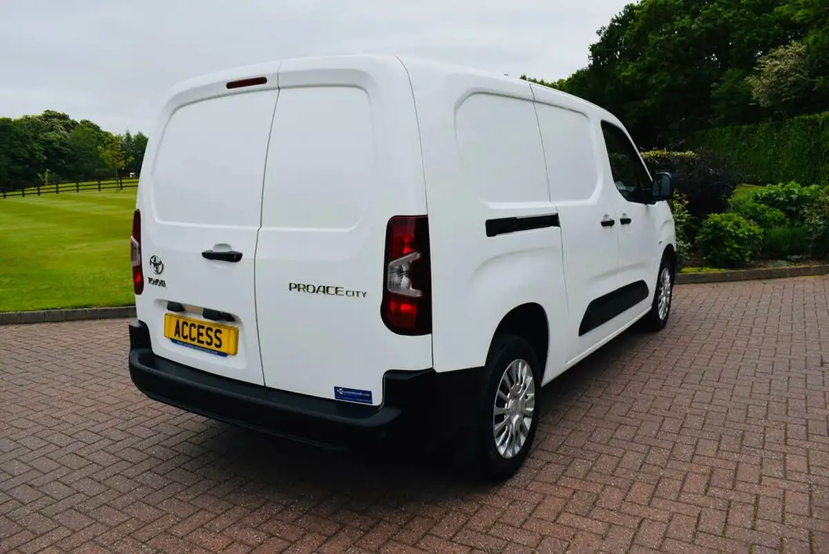 2022-toyota-proace-city-15d-icon-l2-big-8