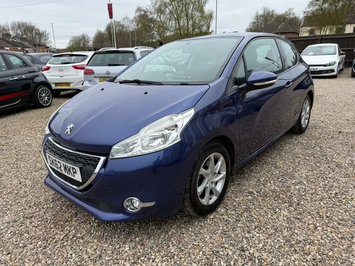 2012-peugeot-208-14-active-3d-big-5
