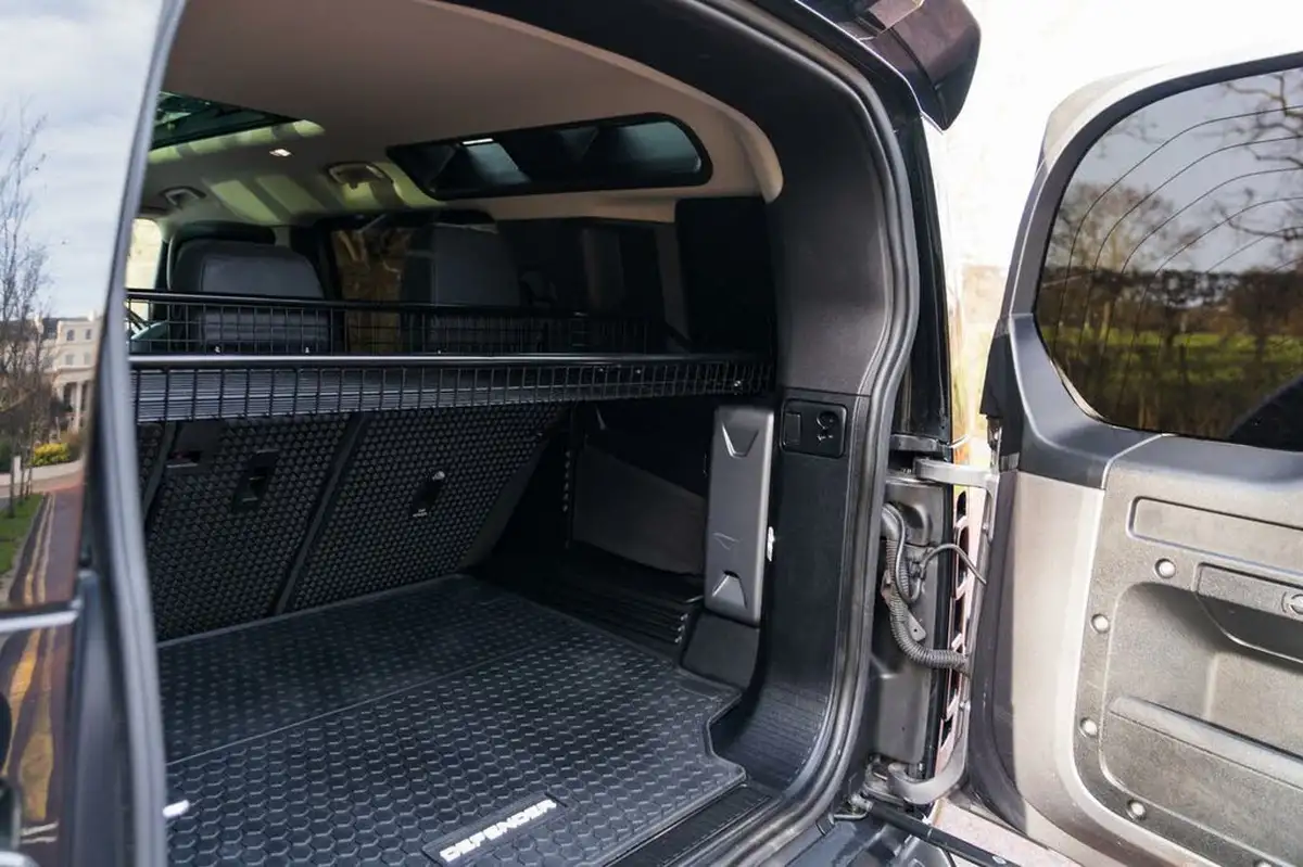 2021-land-rover-110-defender-30-d250-hse-big-46
