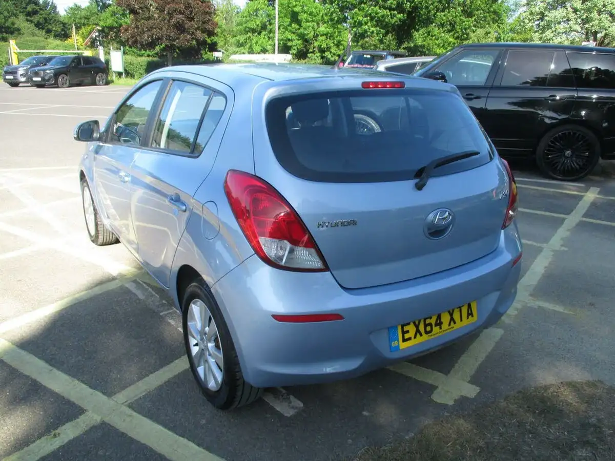 2014-hyundai-i20-12-active-5d-big-12