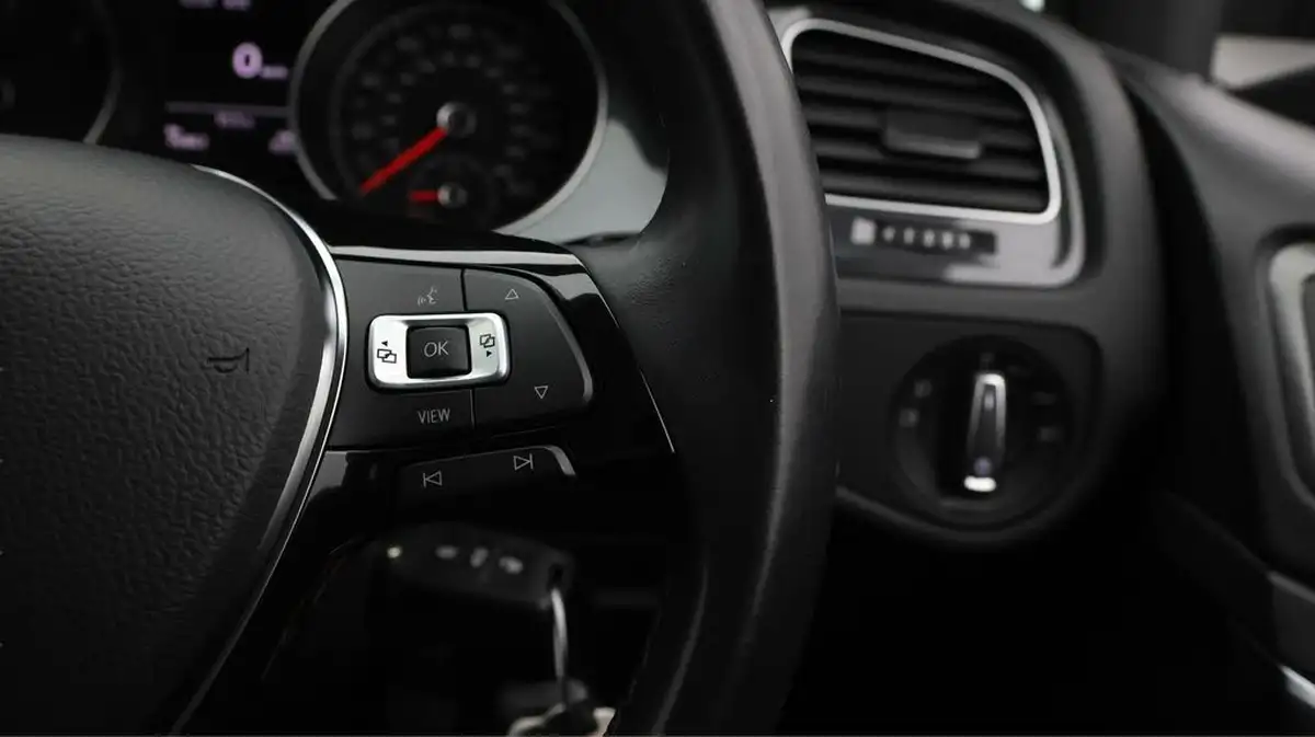 2019-volkswagen-golf-16tdi-match-edition-hatchback-big-21