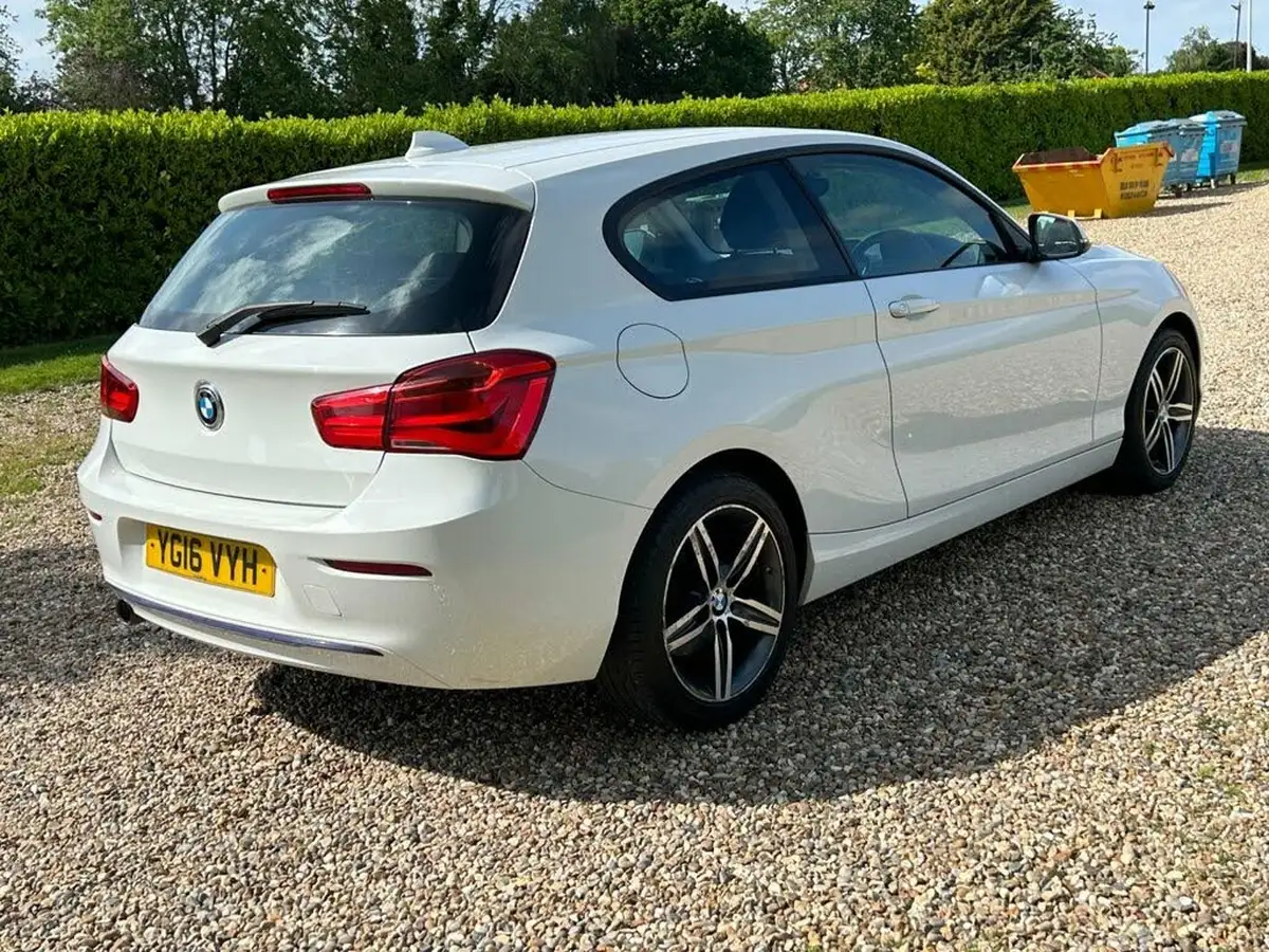 2016-bmw-1-series-15td-116d-sport-3d-big-14