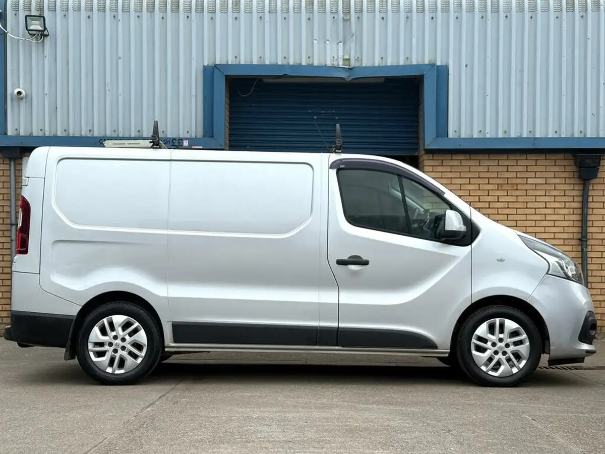 2017-renault-trafic-16dci-sl27-125-sport-nav-energy-125-e6-panel-van-big-6