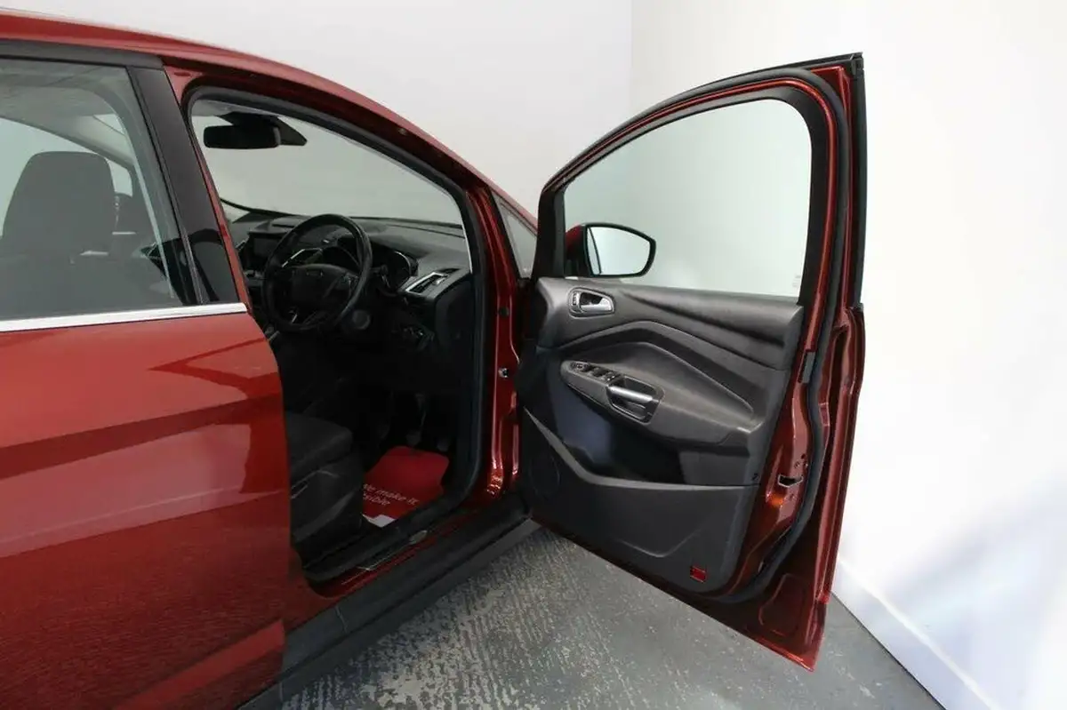 2017-ford-c-max-20tdci-titanium-big-23
