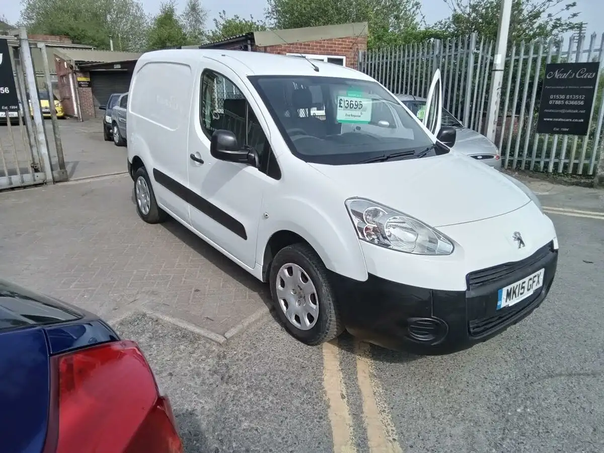 2015-peugeot-partner-16td-se-l1-92-850-panel-big-1