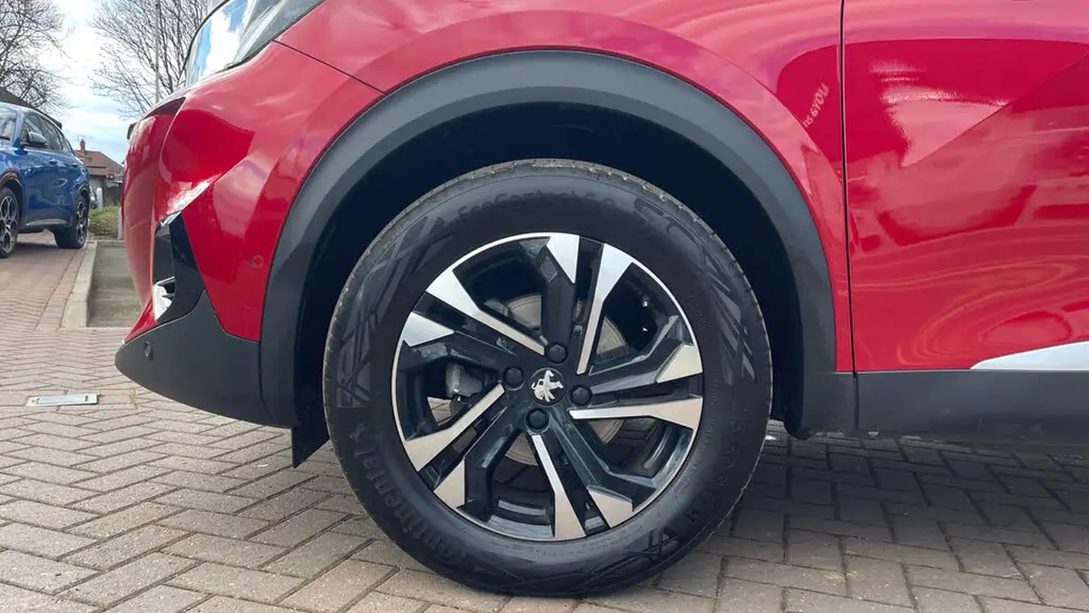 2022-peugeot-2008-suv-12-puretech-gt-big-15