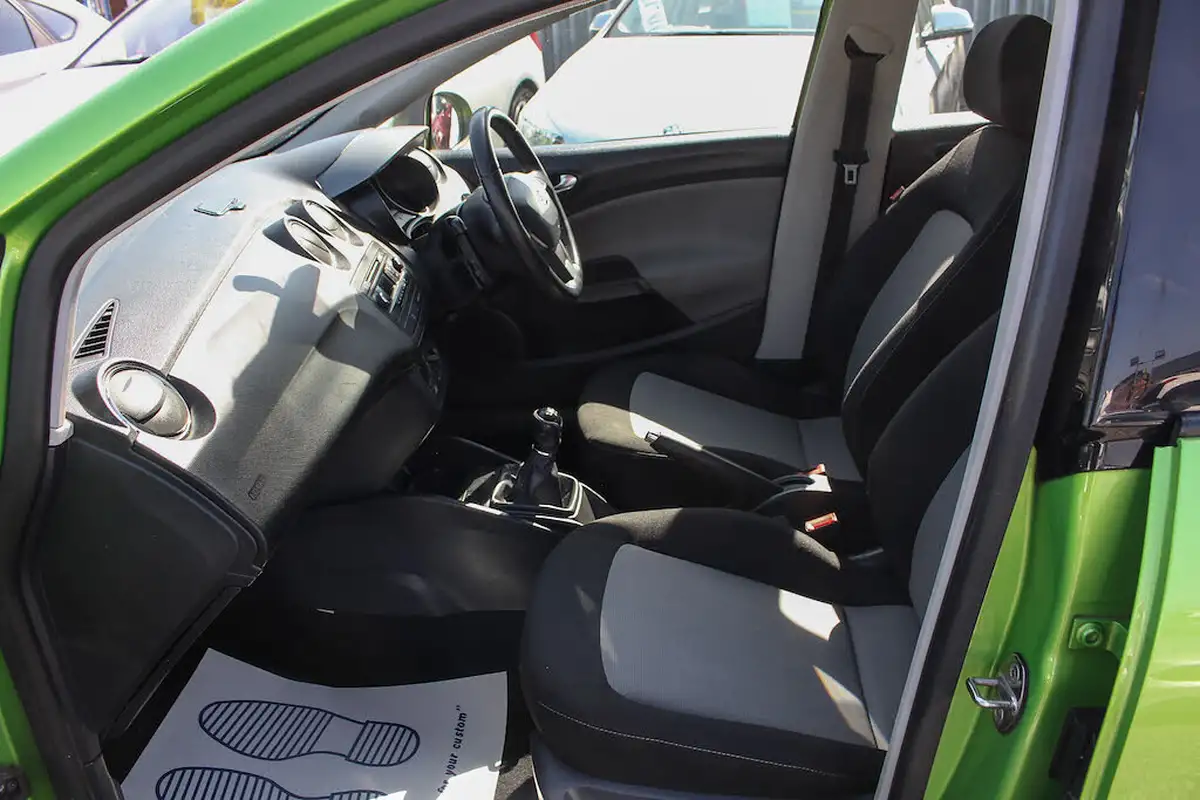 2015-seat-ibiza-14-toca-hatchback-5d-big-17