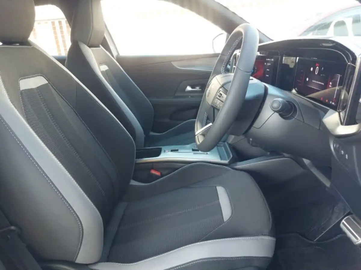 2025-vauxhall-mokka-e-gs-electric-big-18