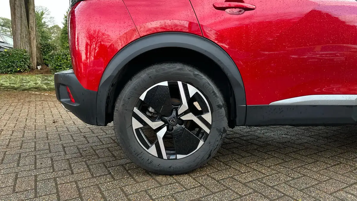 2023-peugeot-2008-suv-12-puretech-allure-big-15