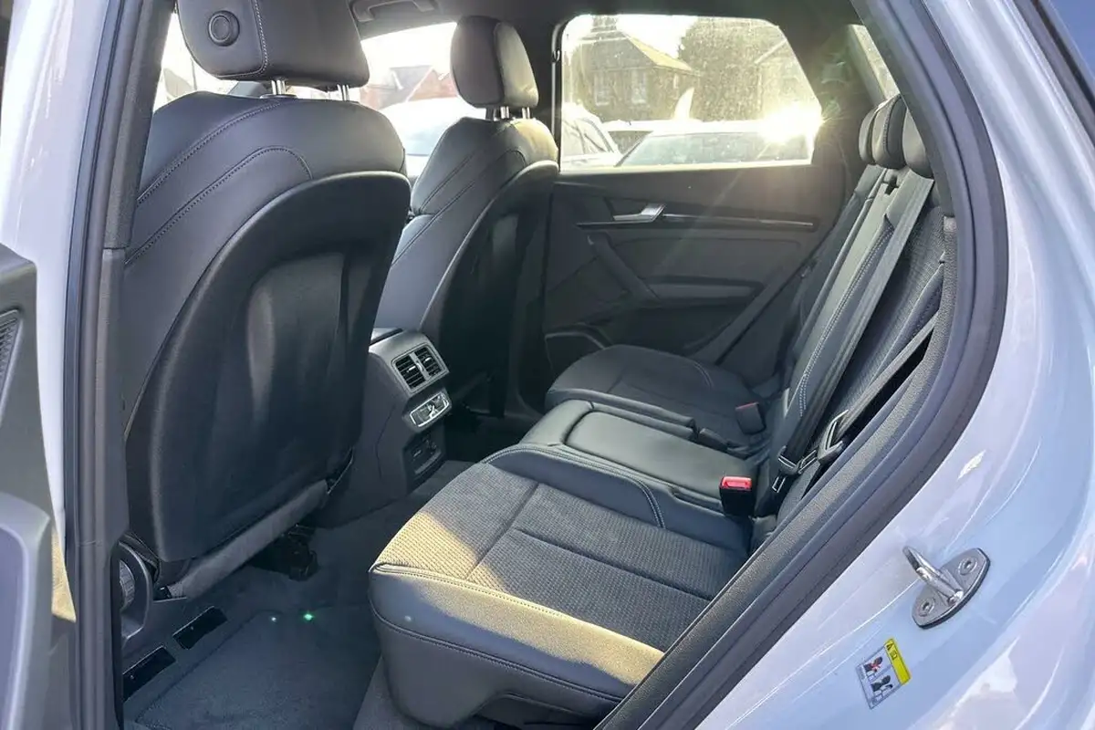 2025-audi-q5-20-50-tfsi-e-black-edition-station-wagon-big-37