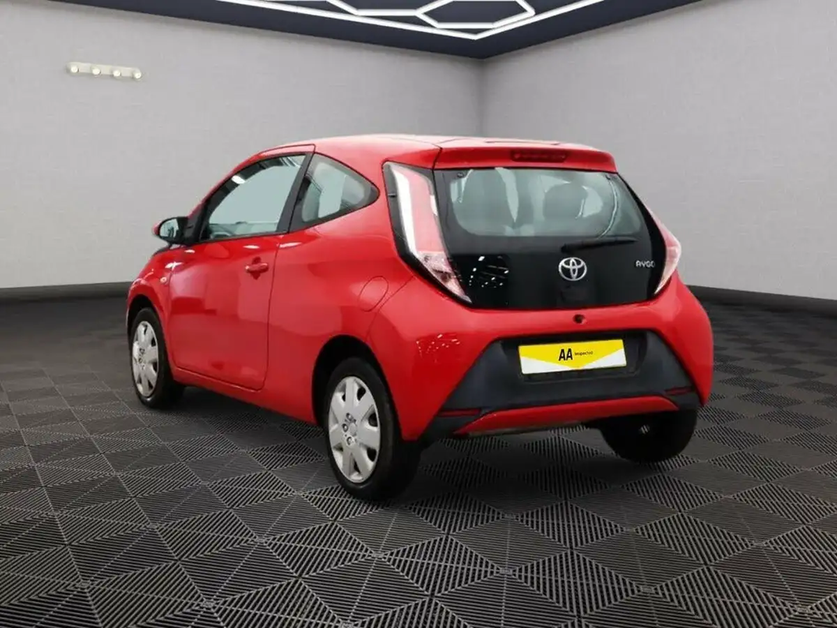2015-toyota-aygo-10-vvt-i-x-play-3d-big-3