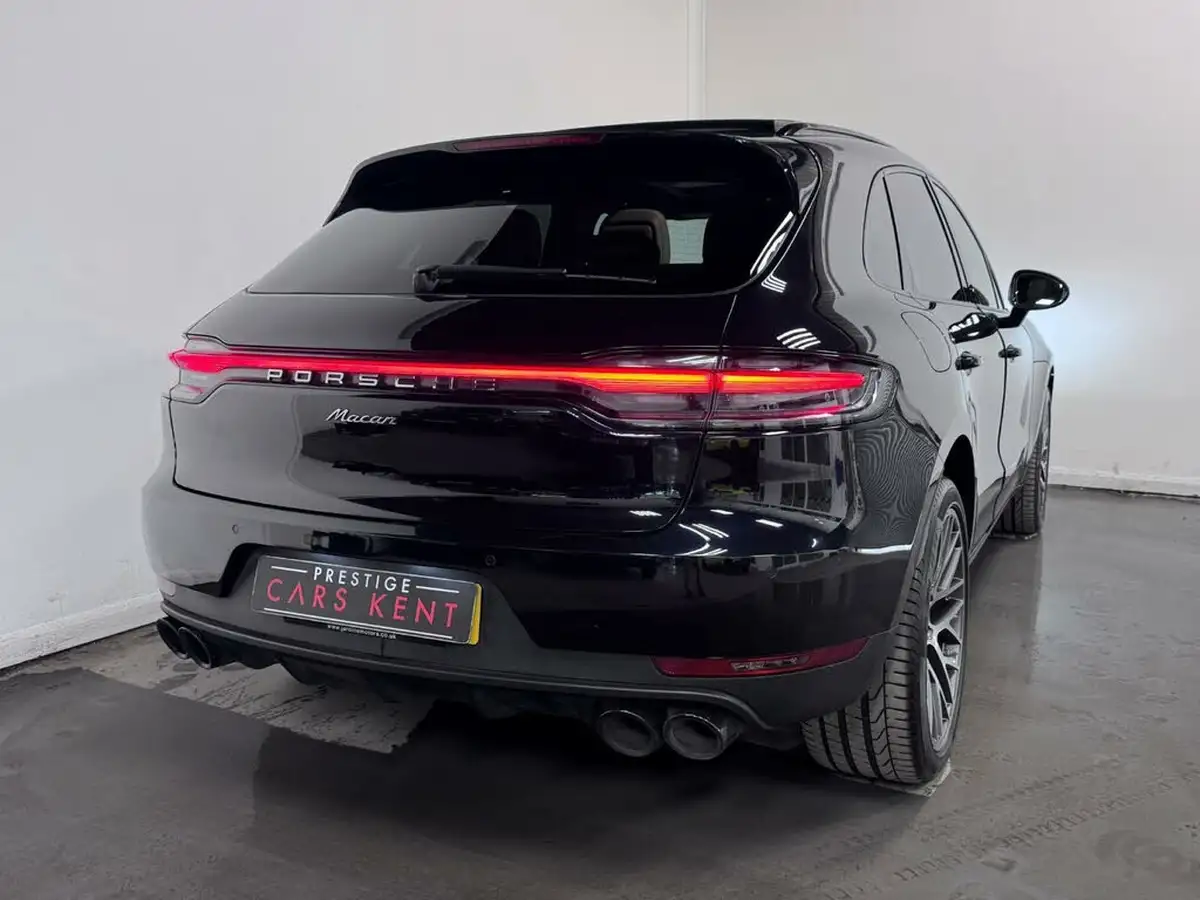 2019-porsche-macan-20-big-17